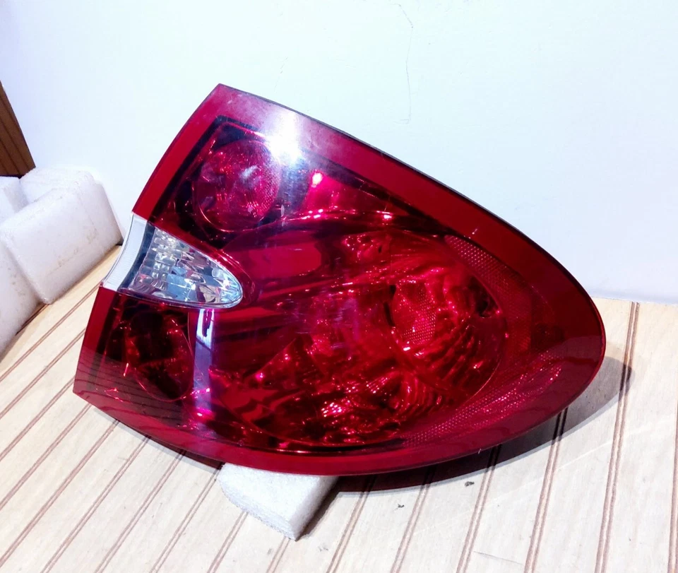 Luz trasera Buick Allure/Lacrosse Passenger (derecha) 2005-2009 #2 cuarto de panel OEM Foto 4 de 4