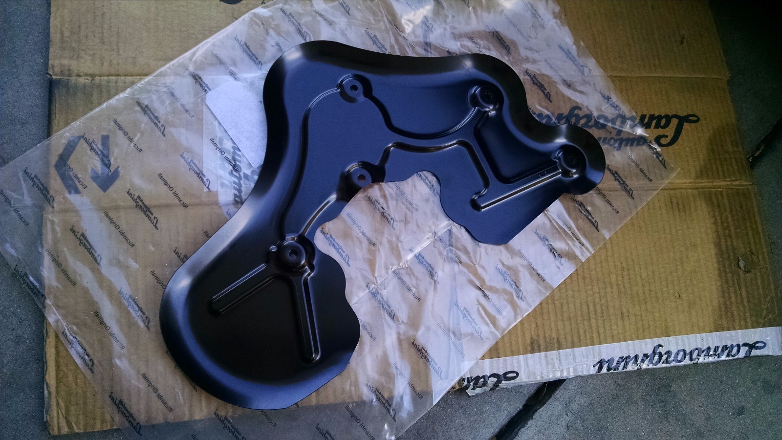 LAMBORGHINI AVENTADOR FRONT LEFT HUB COVER SHIELD OEM 470407721B