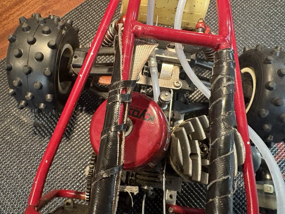 Carro colecionável vintage Kyosho Vanning.  Controle, funciona. Suporte e corpo - Imagem 4 de 4