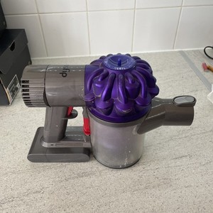 Dyson V6 Animal kabelloser Staubsauger Ersatzteile oder Reparaturen, benötigt neuen Akku UK