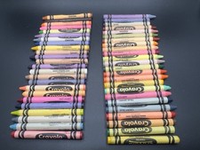 Vintage 2000 Crayola 48 Count Box Crayons w/ Retired Dandelion