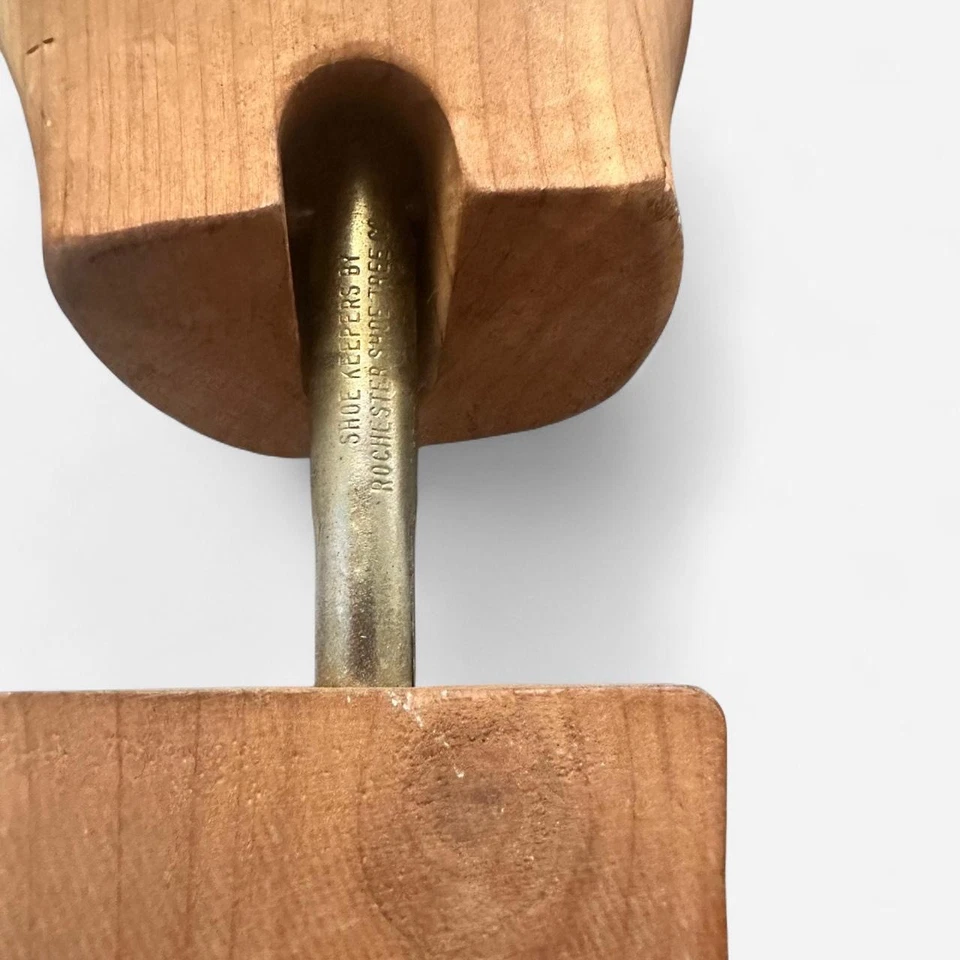 Árbol de zapatos Gucci vintage - Accesorio para zapatos madera de cedro Foto 3 de 4