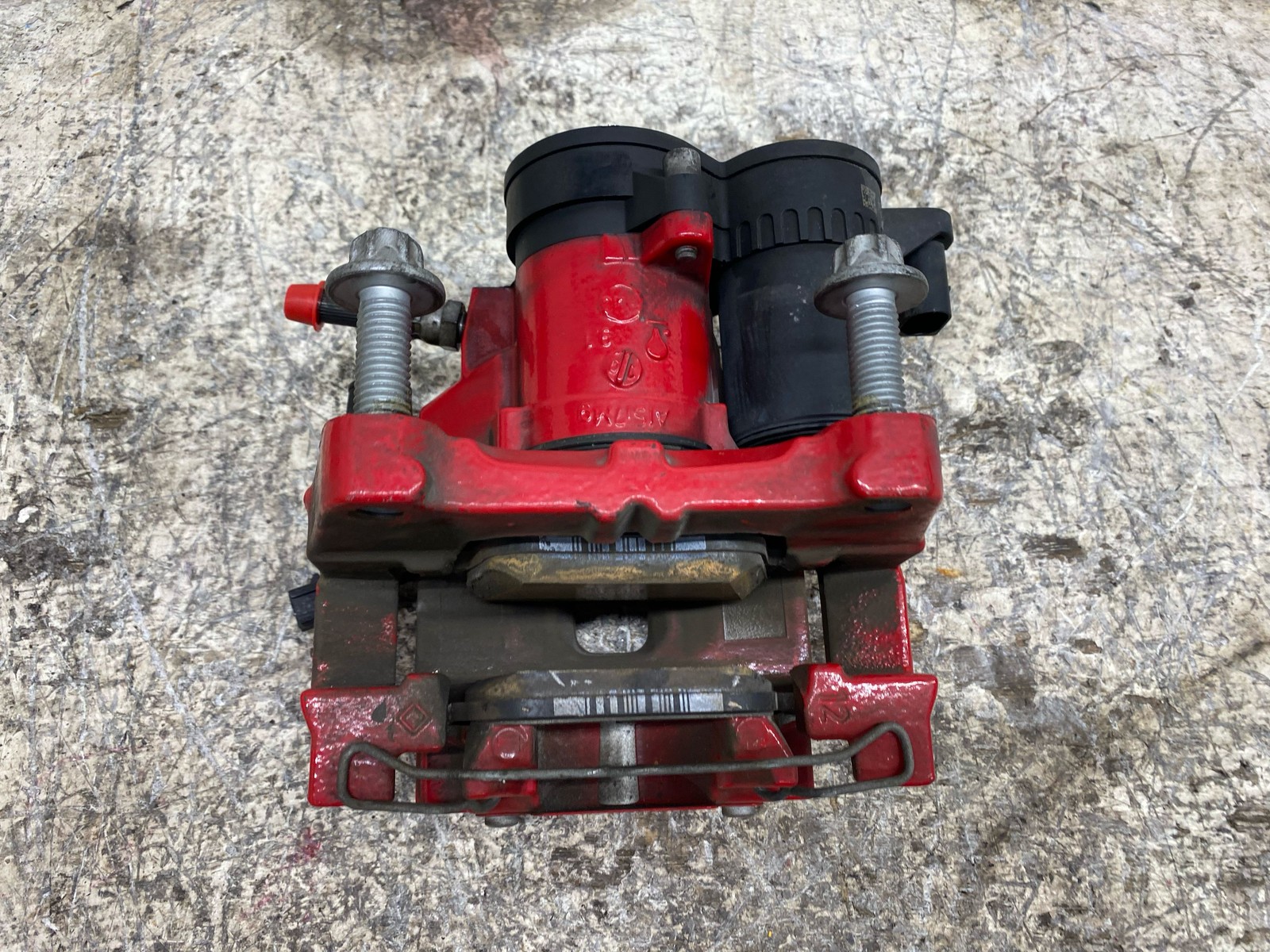 2017-2024 MASERATI LEVANTE REAR RIGHT BRAKE CALIPER RED 06700388370 RED *36K*
