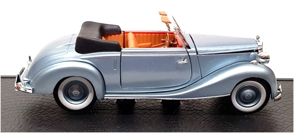 Signature 1/32 Scale 43709 - 1950 Mercedes Benz 170S - Met Lt Blue - Image 3 of 4