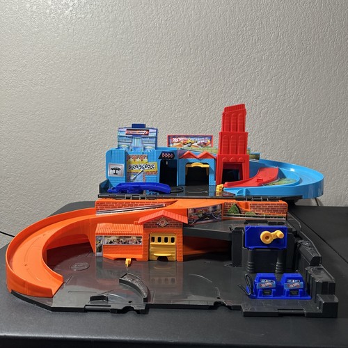 Hot Wheels Car Wash Service Station Center Playset DMW90 2015 Mattel Sto-N-Go