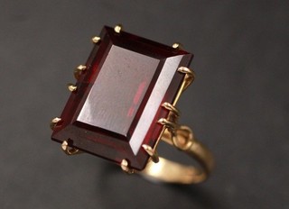 VINTAGE .750 18CT YELLOW GOLD RUBY Octagon Cut Cocktail Ring Q 5.44g H48