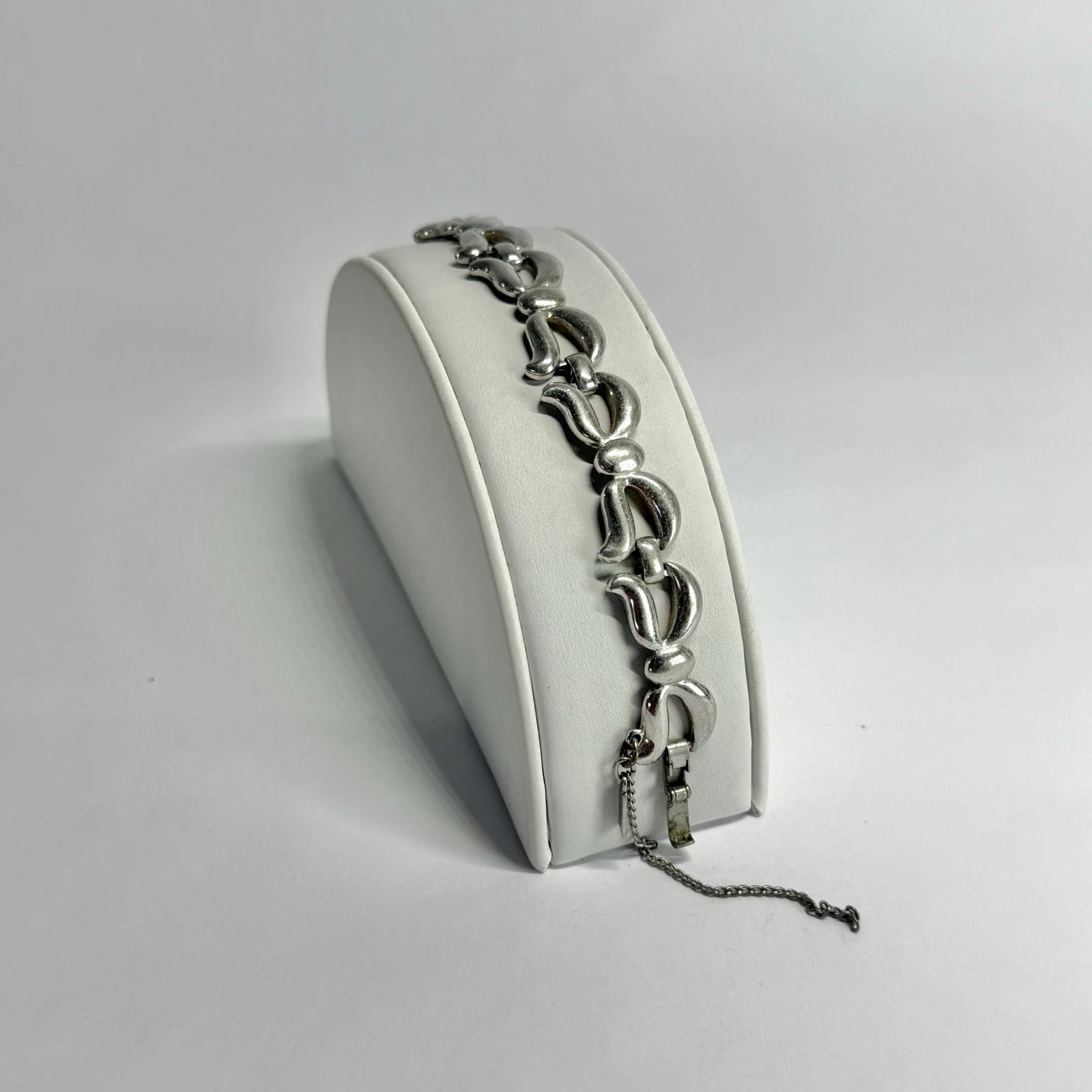 MONET Open Link 1960s Silver Tone Vintage Bracelet Jewelry Br297