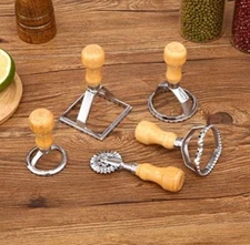 Ravioli Stamp Set of 5 Ravioli Maker Cutter with Wooden Handle NEW
