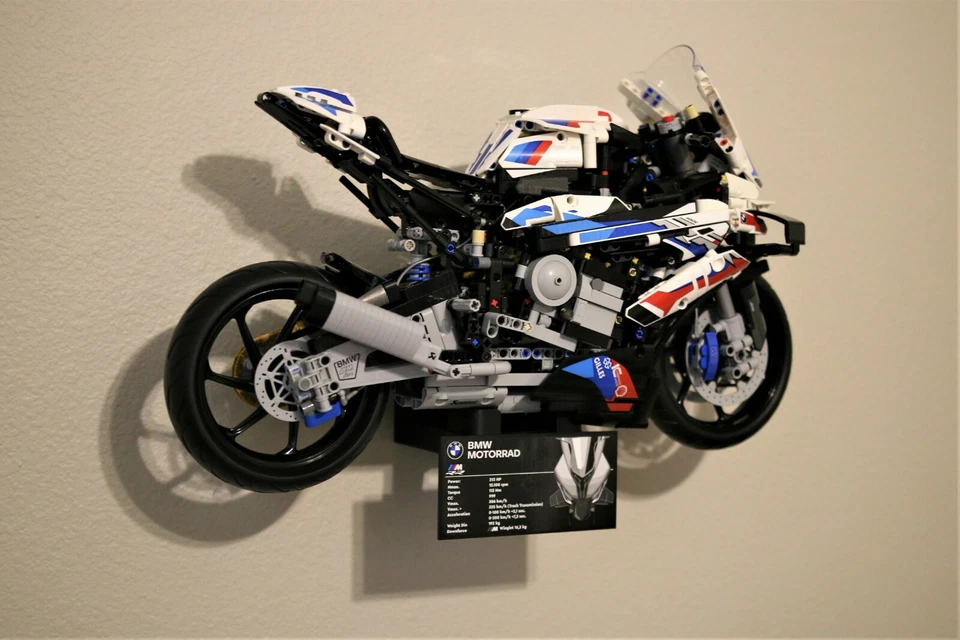 Ultimate Display Solutions pantalla de montaje en pared para Lego 42130 BMW M 1000RR Foto 4 de 4