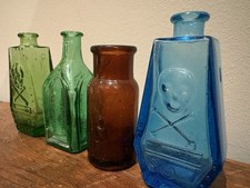 "4 botellas de veneno miniatura vintage de 3"" calavera y huesos cruzados ataúd boticario decoración"