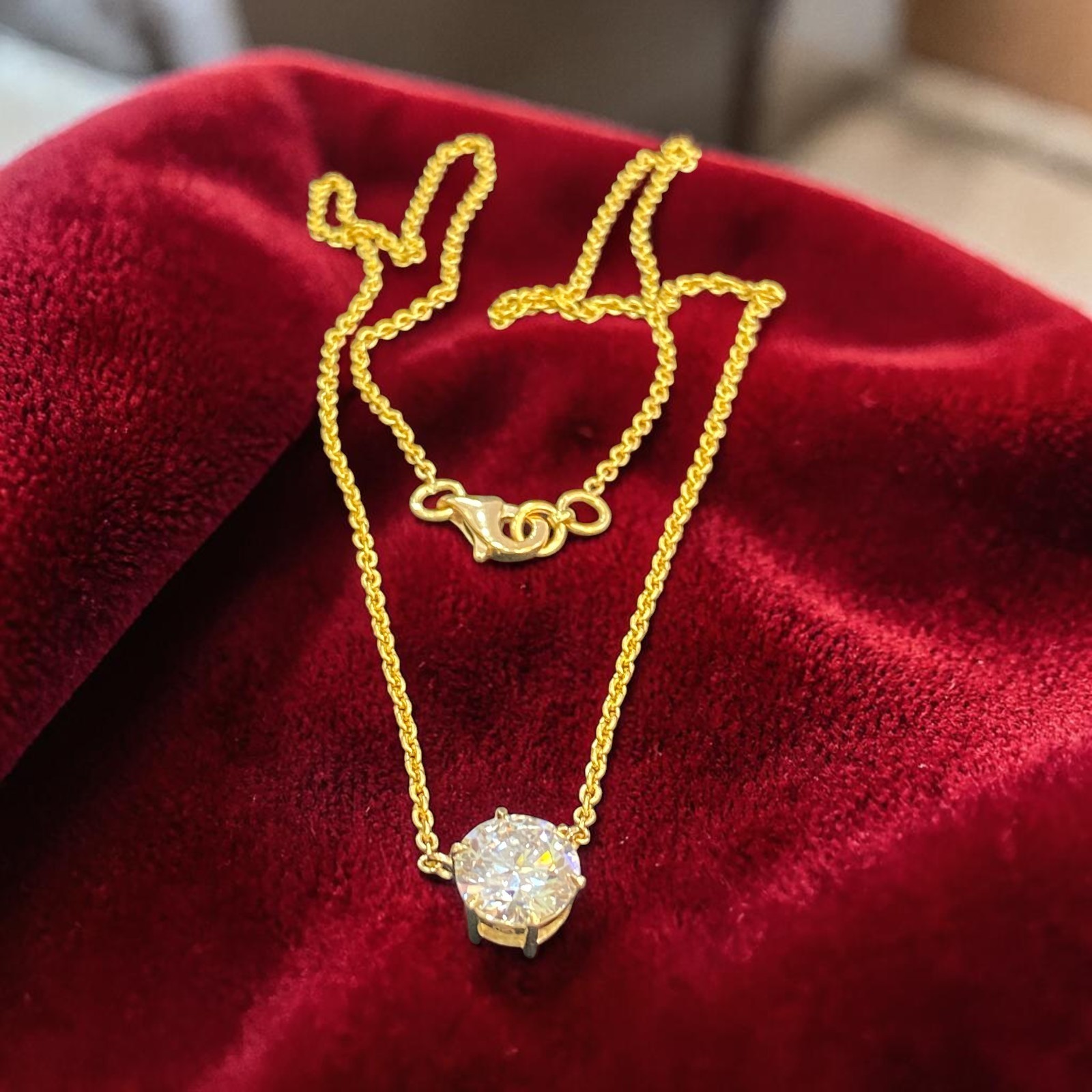 GIA Certified 2 Cts Round Brilliant D/VVS1 Diamond Solitaire Necklace 18K Gold image 4