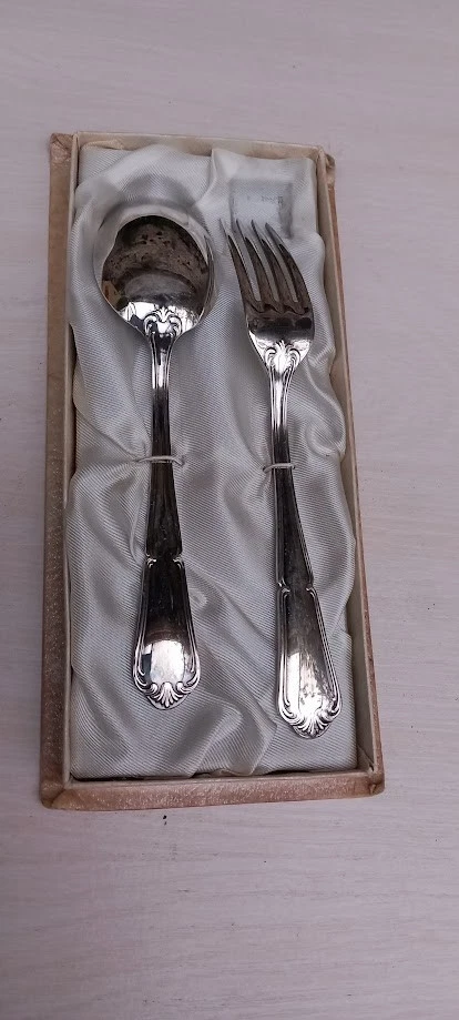 Ensemble de deux couverts de baptême en métal argenté de l'orfèvre Noël Collet - Photo 2/4