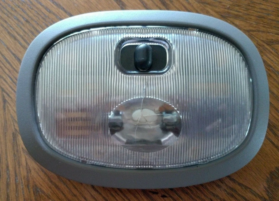 1997 - 2002 年福特林肯领航员后圆顶灯原始设备制造商灰色 — 第 2/4 张图片