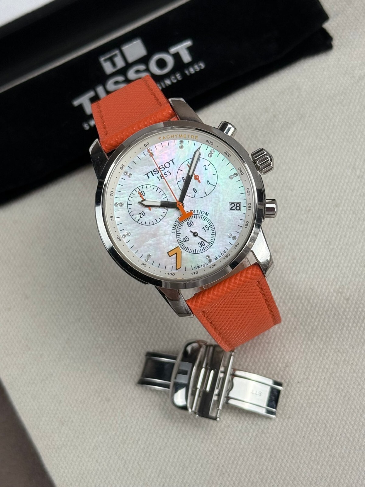 Tissot PRC 200 Danica Patrick la montre étanche et incassable aux diamants véritables