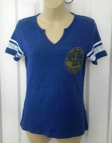 New York Knicks Womens T Shirt Size Small Blue Jersey Style Distressed NBA