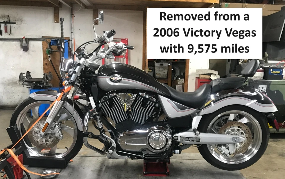 Amortiguador trasero Victory Vegas 2006 10.000 millas 1541991 Foto 3 de 4