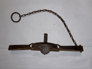 Oneida Newhouse Number 4 Snap Trap and Chain. Good Plate/Stamp. Very Nice