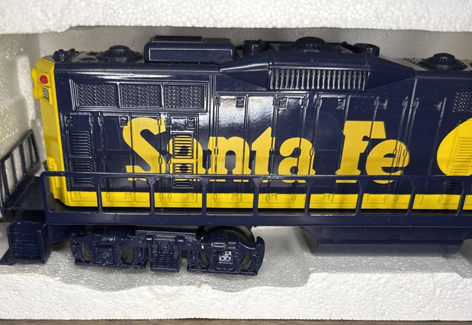 WILLIAMS 3-RAIL O #2676 ATSF SANTA FE  GP-9 HORN & BELL - New - Open Box - Image 2 of 4