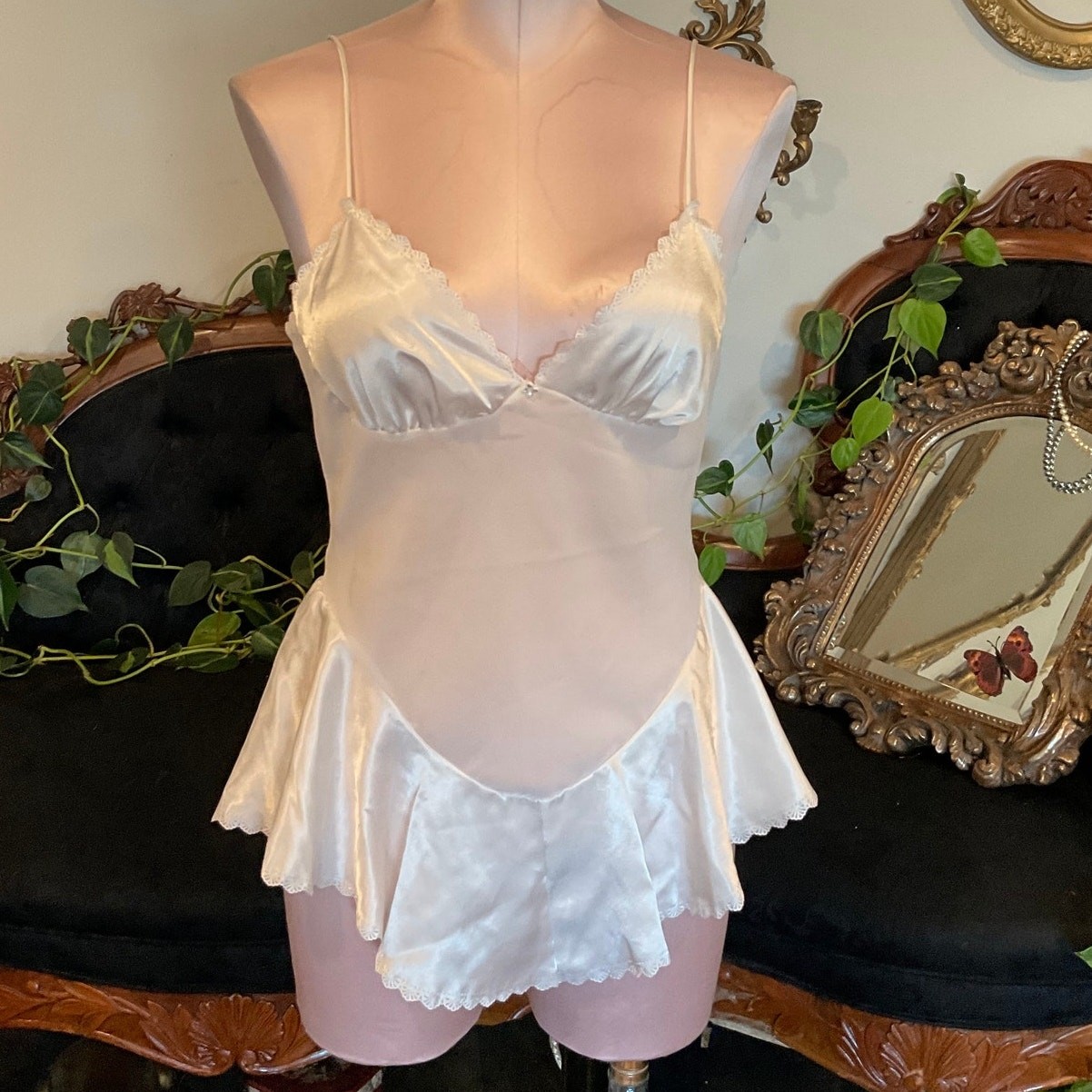 Vintage satin ruffle V-neck bodysuit bridal lingerie high cut size S white
