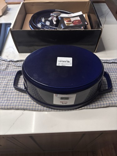 STAUB COCOTTE OVALE 27cm - 3.2L Cast Iron Dark Blue Dutch Oven Ref. #1102791 - Picture 9 of 10