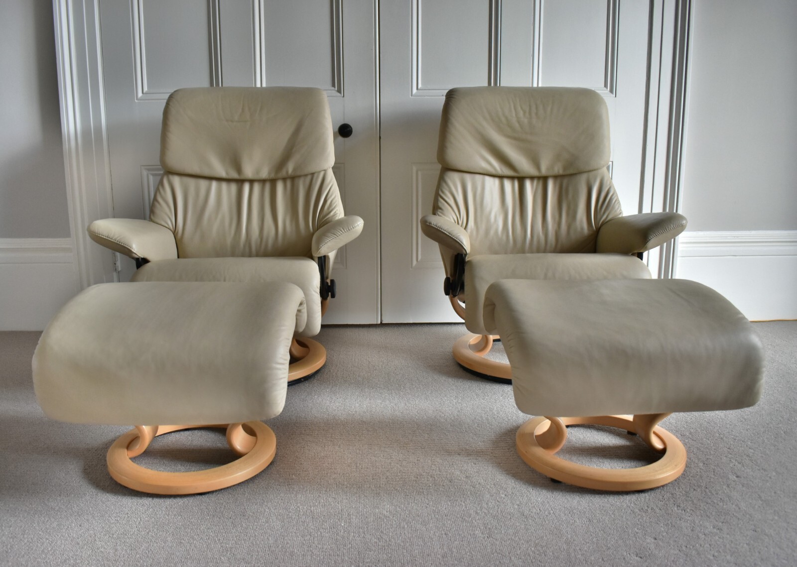 Ekornes Stressless Dream Medium Size Leather Chairs Pair with