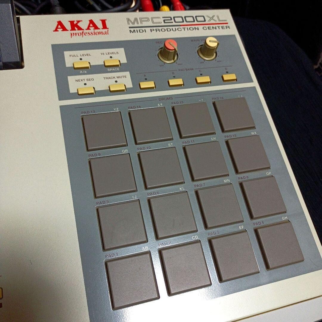 ビンテージサンプラー】 AKAI MPC2000XL