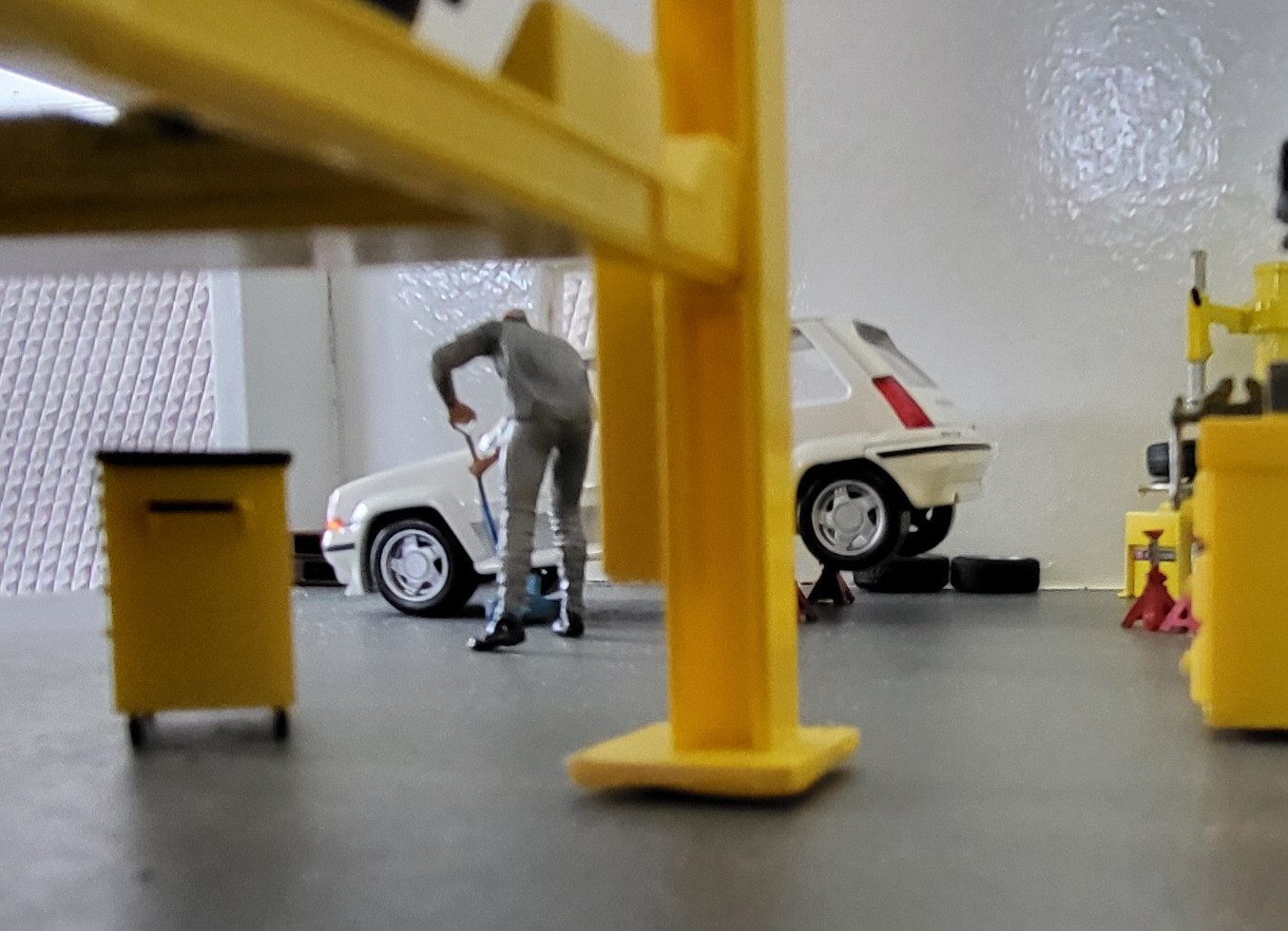 1/43 Lot d'accessoires garage et figurines mécaniciens / pour diorama 1