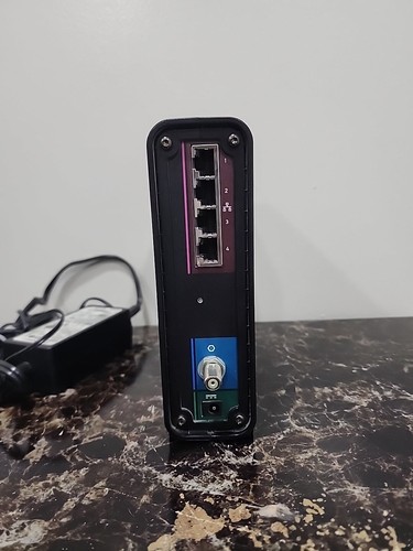 L@@K Motorola SBG6580 DOCSIS 3.0 SURFboard Wireless Cable Combo Modem-Router - Picture 4 of 5