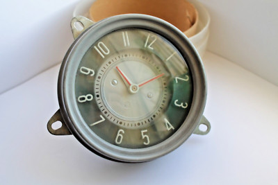Soviet Vintage mechanical car clock from the USSR 1950-70s  (tested to work)