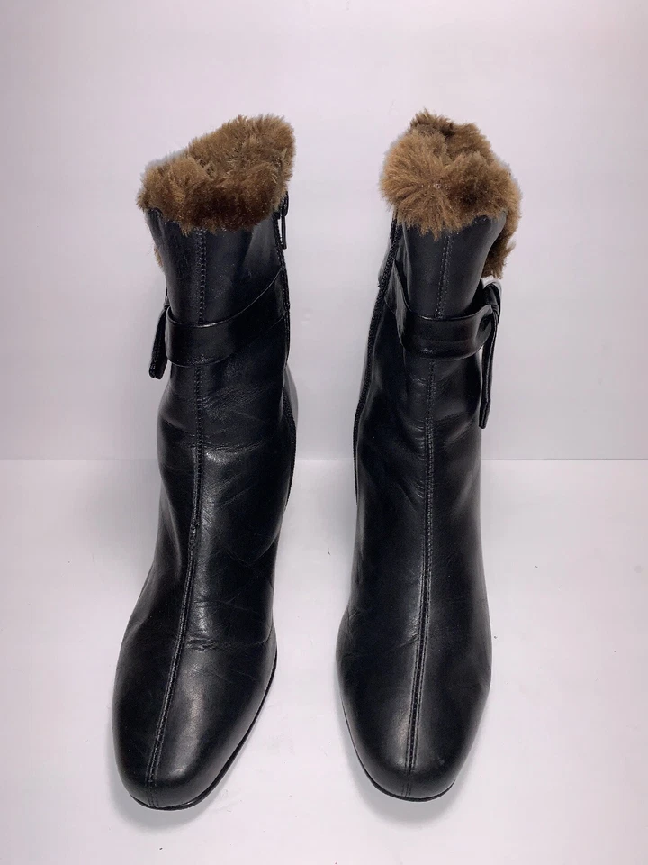 ROS HOMMERSON 尺寸 8 M 黑色皮革拉链 FAUX FUR 女士蝴蝶结踝靴 RJ-16 — 第 2/4 张图片