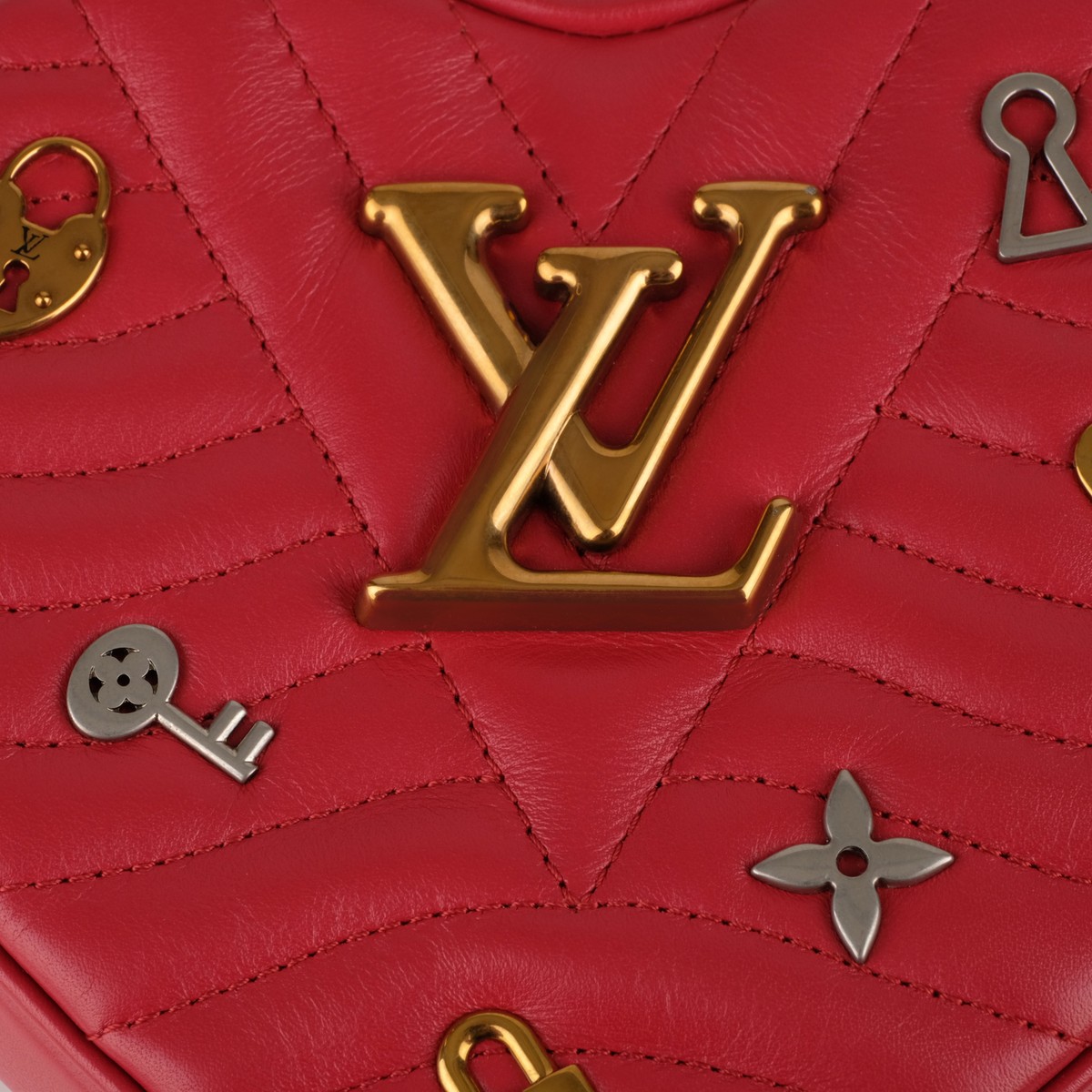LOUIS VUITTON New Wave Love Lock Red Leather Heart Coeur LOUIS VUITTON New Wave Love Lock Red Leather Heart Coeur