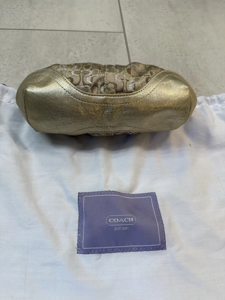 Cartera sin asas Coach Lurex Good Chenille Signature en C con bloqueo de beso limitada Foto 3 de 4