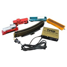Tyco HO Scale TRAIN SET w/ ATSF Santa Fe 241, PC 4751 w/ two freight cars -Work