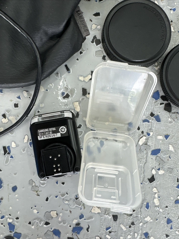 Cámara digital Samsung NX NX300 20,3 MP - blanca (Kit con lente ED II 20-50 mm) Foto 2 de 4