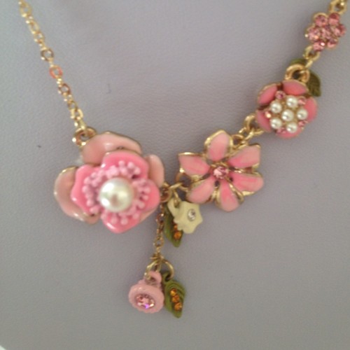 Pink Fllower Gems Necklace - Picture 3 of 5