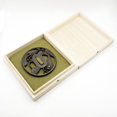 Tsuba 'Bamboo grass with a spider' Japanese Antique Sword Fitting Samurai Katana - Picture 24 of 24