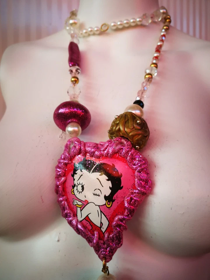 Collar Betty Boop Amor y Hip Hop Cadena Colgante Largo Piedra Cristal Corazón Babero Foto 2 de 4