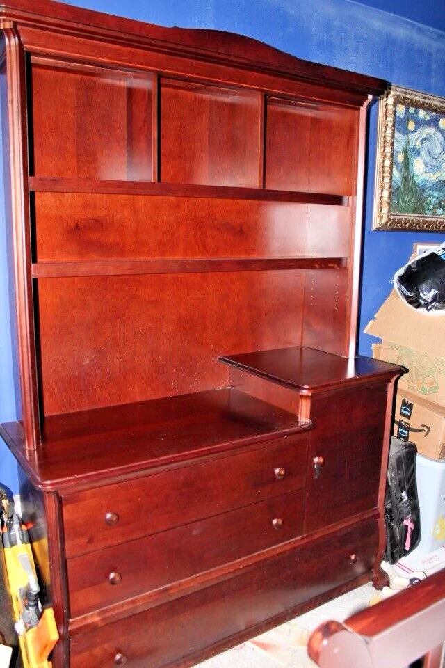 Cherry Wood 3-Piece Children Bedroom Set Very Good Condition Pali Design - Image 3 of 4