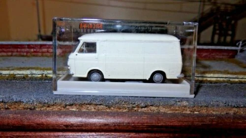 Altri modellini statici furgoni scala 1:87