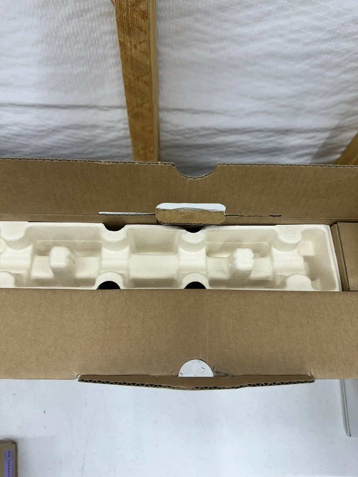 Lenovo ThinkPad E14 Gen 6 Intel Laptop, 14" IPS 60Hz, Ultra 7 155U, 512GB SSD - Image 2 of 4