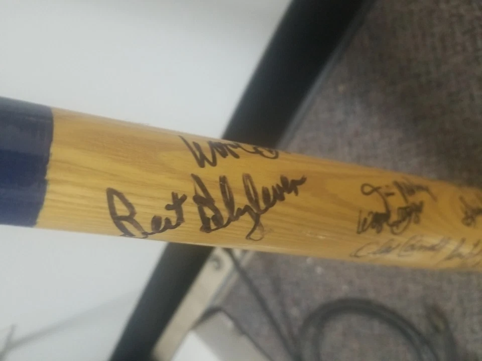 VINTAGE 1980's RAWLINGS BASEBALL BAT SIGNED BY ABOUT 30 MLB/HOF STARS, ROBINSON - Image 4 of 4