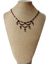 Bezauberndes Jugendstil Collier aus Tombak mit funkelndem Granatbesatz,  Böhmen