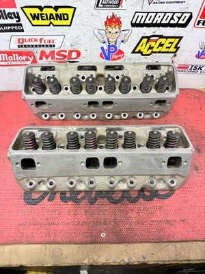 SBC CHEVY 350 V8 EDELBROCK VICTOR JR  CYLINDER HEADS FOR SMALL BLOCK CHEVY 7706