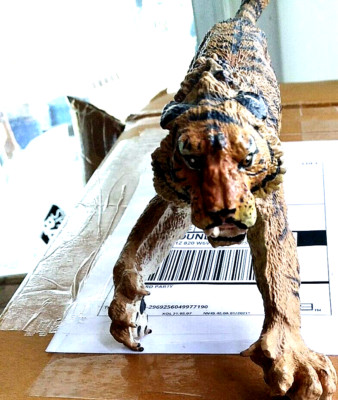 Safari Ltd Siberian Tiger Running Figurine great paint