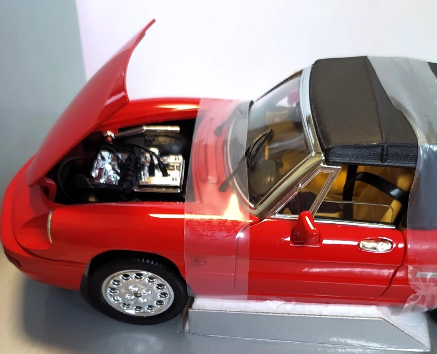 UNIVERSAL HOBBIES EAGLE'S RACE 1:18 AUTO ALFA ROMEO SPYDER SOFT TOP ART 330300 - Immagine 3 di 4