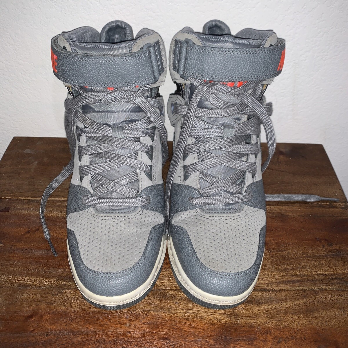 靴 Nike AIR REVOLUTION SKY HI QS tiffany 2024年新作 SKY REVOLUTION AIR Nike HI メルカリ - tiffany QS
