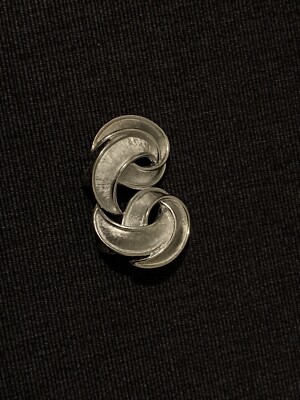 Signed Crown Trifari 1950s-60s Brushed Silver Clip Earring, Pristine Rare Find