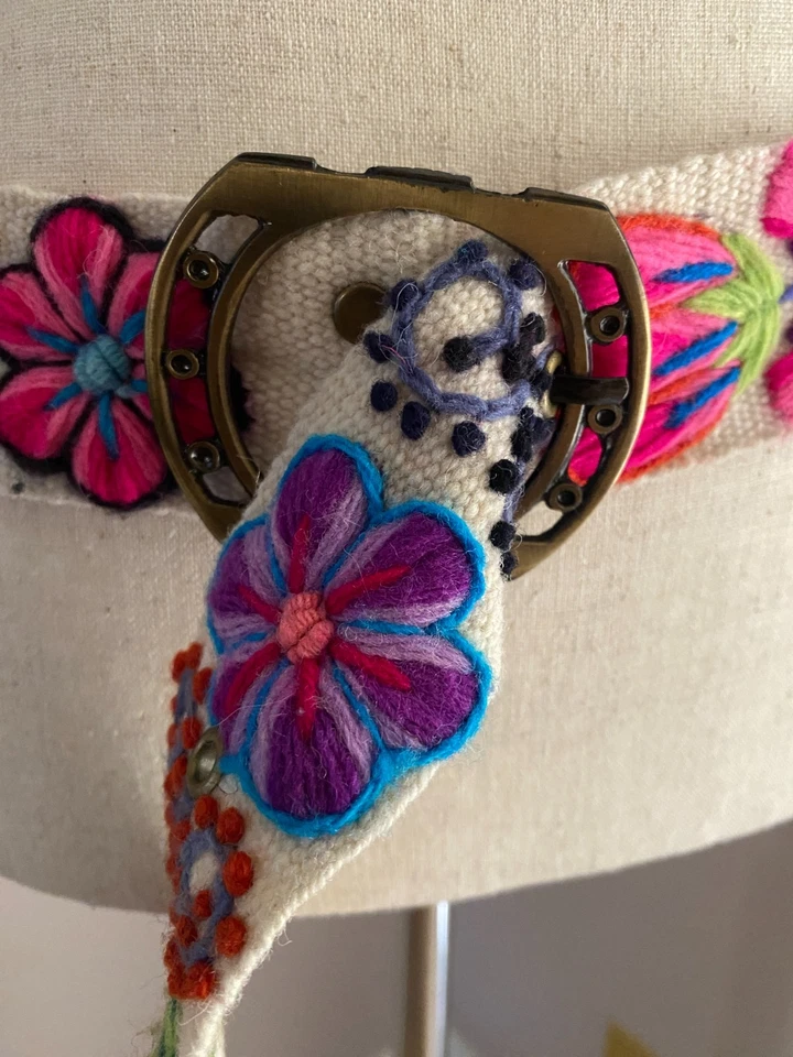 Hermoso Cinturón Flor Bordado Perú, Blanco/Multicolor ¡Nuevo! Hecho a mano Foto 2 de 4