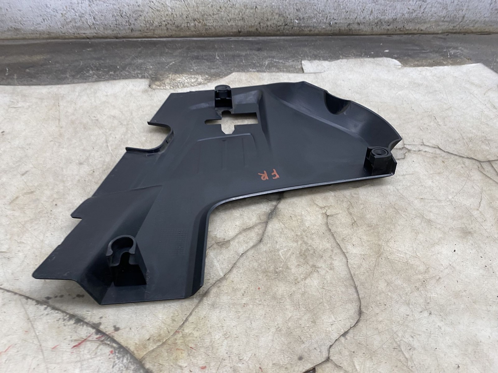 2016-2020 BENTLEY BENTAYGA OEM 6.0L W12 FRONT RIGHT EINGNE TRIM PANEL 36A805984C