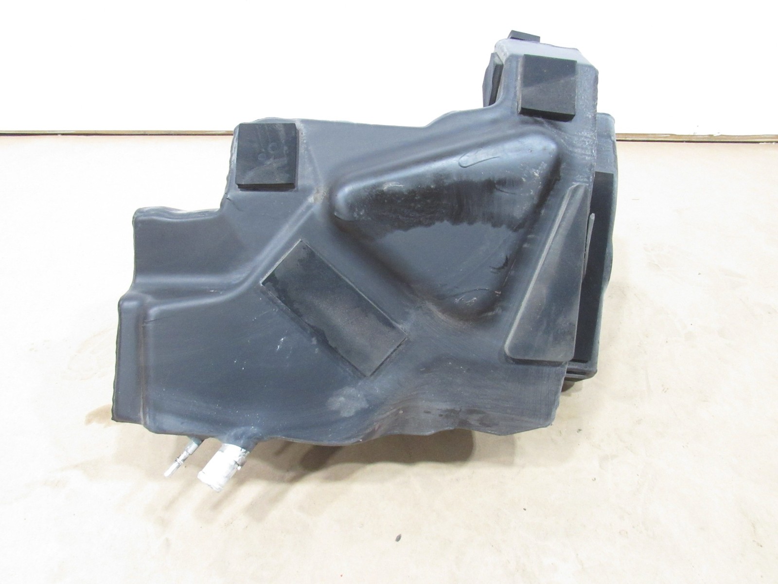 15-19 Ferrari 488 Spider 2017 Right Passenger Fuel Gas Reservoir Tank ;@2